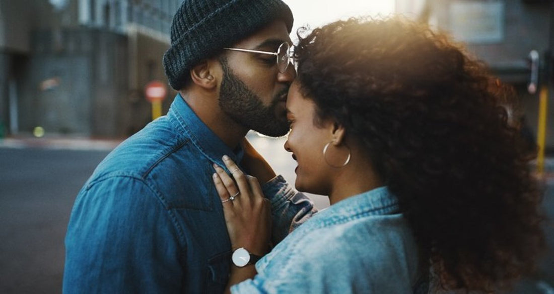 8 Sure Signs That Your Man Loves You